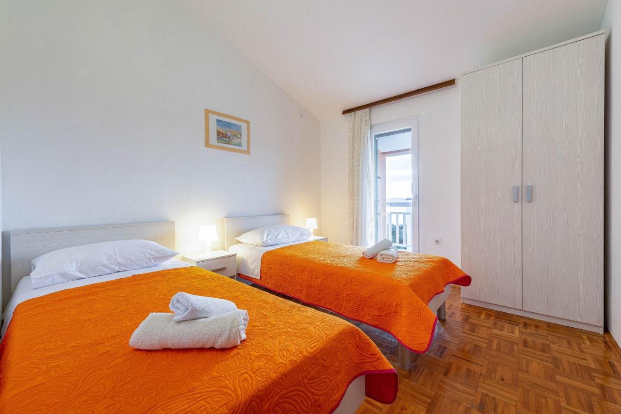 Family Friendly Seaside Apartments Kozino, Zadar - 5749 Petrčane Exterior foto